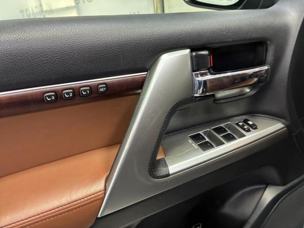 Toyota Land Cruiser 200 Series Рестайлинг 1 с пробегом 2015 года, цена 3 399 000 рублей, 464000 км, внедорожник, Автокод Объявления