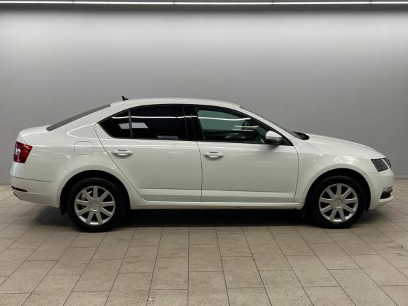 Skoda Octavia III (A7) Рестайлинг с пробегом 2017 года, цена 1 275 000 рублей, 189262 км, лифтбек, Автокод Объявления