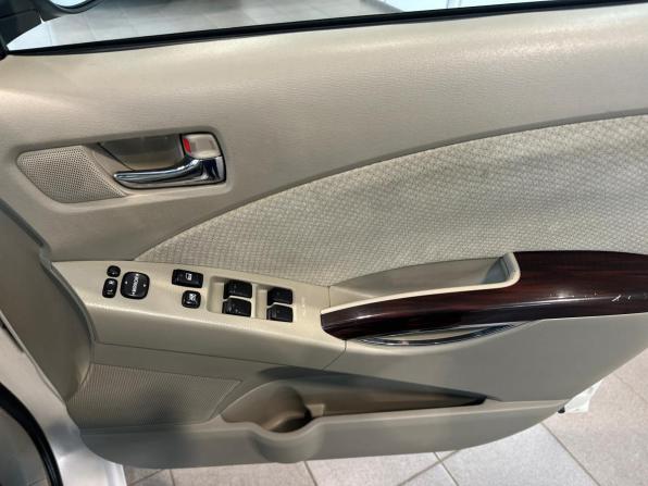 Toyota ISis I Рестайлинг с пробегом 2011 года, цена 999 000 рублей, 207143 км, минивэн, Автокод Объявления