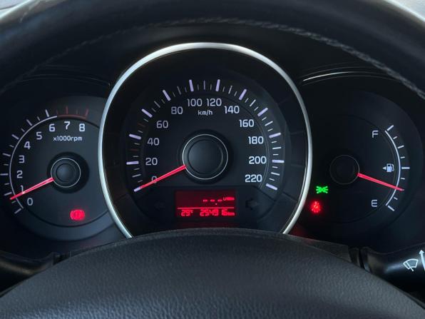Kia Rio III Рестайлинг с пробегом 2017 года, цена 899 000 рублей, 254915 км, хэтчбек, Автокод Объявления