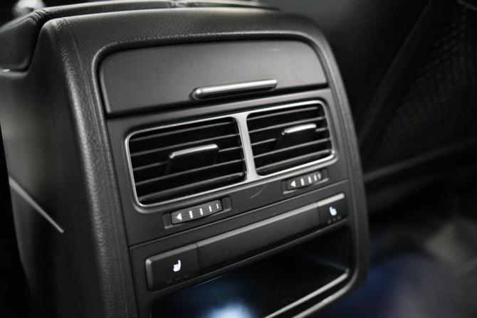 Volkswagen Touareg II Рестайлинг с пробегом 2015 года, цена 2 740 000 рублей, 239463 км, внедорожник, Автокод Объявления