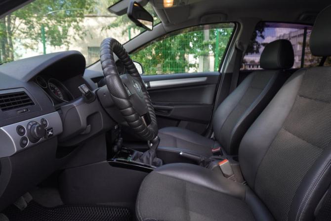 Opel Astra H Рестайлинг с пробегом 2014 года, цена 670 000 рублей, 201095 км, седан, Автокод Объявления