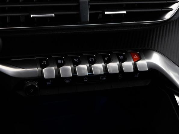 Peugeot 3008 II с пробегом 2017 года, цена 1 599 000 рублей, 112806 км, внедорожник, Автокод Объявления