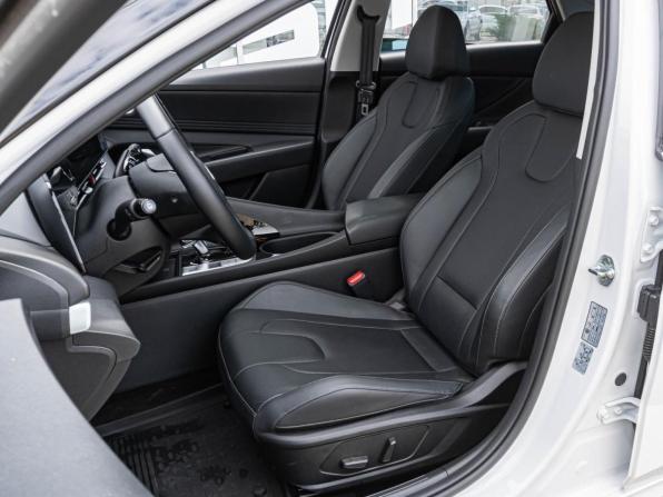 Hyundai Elantra VII (CN7) Рестайлинг с пробегом 2024 года, цена 2 220 000 рублей, 24650 км, седан, Автокод Объявления