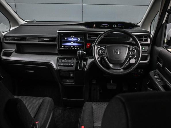 Honda Stepwgn V Рестайлинг с пробегом 2019 года, цена 2 699 000 рублей, 46050 км, минивэн, Автокод Объявления