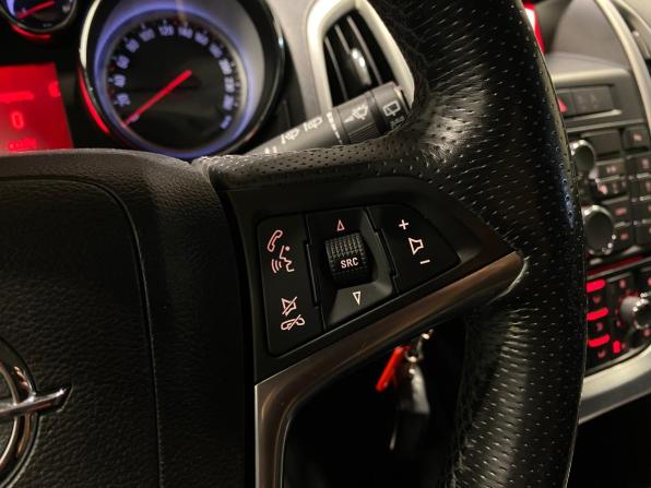 Opel Astra J Рестайлинг с пробегом 2012 года, цена 1 050 000 рублей, 103489 км, хэтчбек, Автокод Объявления