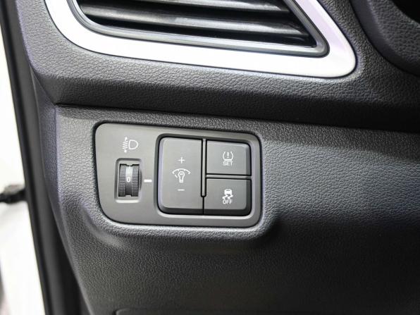 Hyundai Solaris II с пробегом 2017 года, цена 1 029 900 рублей, 108000 км, седан, Автокод Объявления
