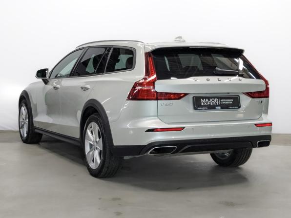 Volvo V60 Cross Country II с пробегом 2021 года, цена 4 165 000 рублей, 49003 км, универсал, Автокод Объявления
