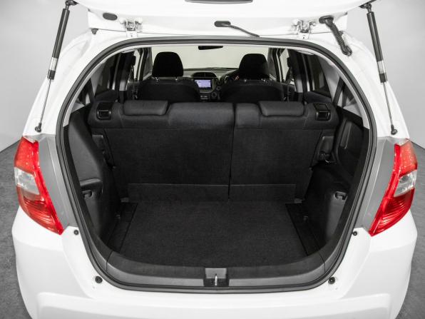 Honda Fit II с пробегом 2012 года, цена 819 500 рублей, 130093 км, хэтчбек, Автокод Объявления