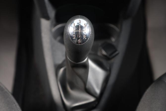 Renault Sandero II Рестайлинг с пробегом 2019 года, цена 1 049 000 рублей, 45000 км, хэтчбек, Автокод Объявления