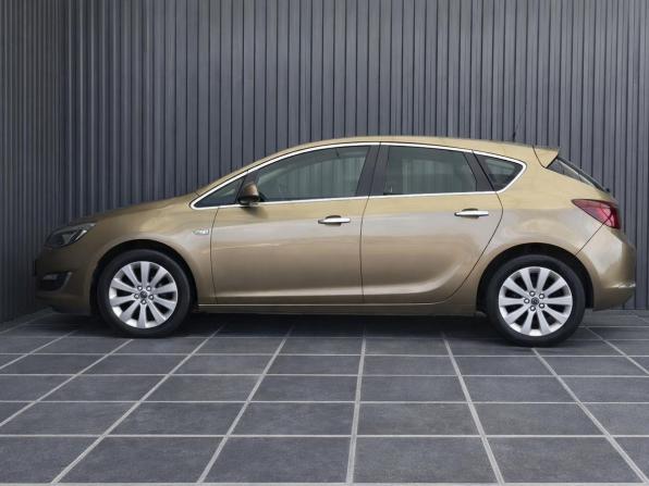 Opel Astra J Рестайлинг с пробегом 2012 года, цена 897 000 рублей, 107928 км, хэтчбек, Автокод Объявления