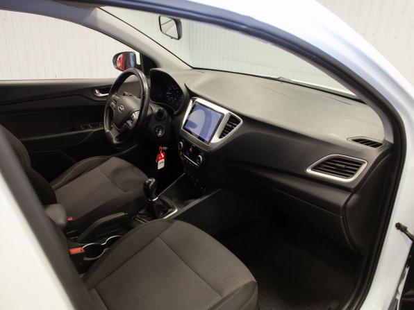 Hyundai Solaris II с пробегом 2018 года, цена 1 265 000 рублей, 161253 км, седан, Автокод Объявления