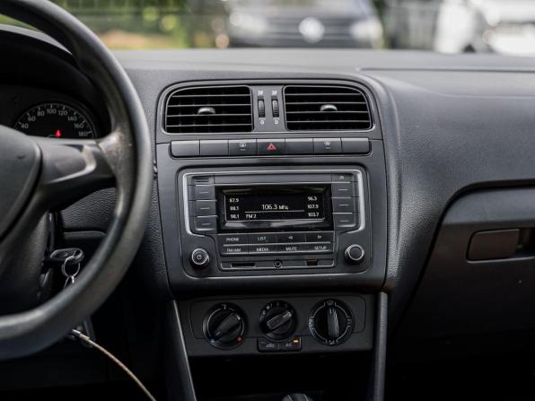 Volkswagen Polo V с пробегом 2015 года, цена 910 000 рублей, 121058 км, седан, Автокод Объявления