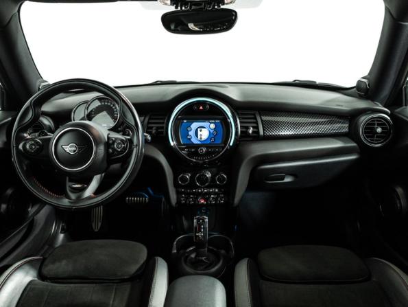 Mini Hatch III (F55/F56) Рестайлинг с пробегом 2019 года, цена 2 899 585 рублей, 82580 км, хэтчбек, Автокод Объявления