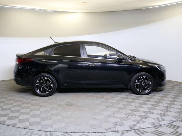 Hyundai Solaris II Рестайлинг с пробегом 2021 года, цена 1 799 000 рублей, 54000 км, седан, Автокод Объявления