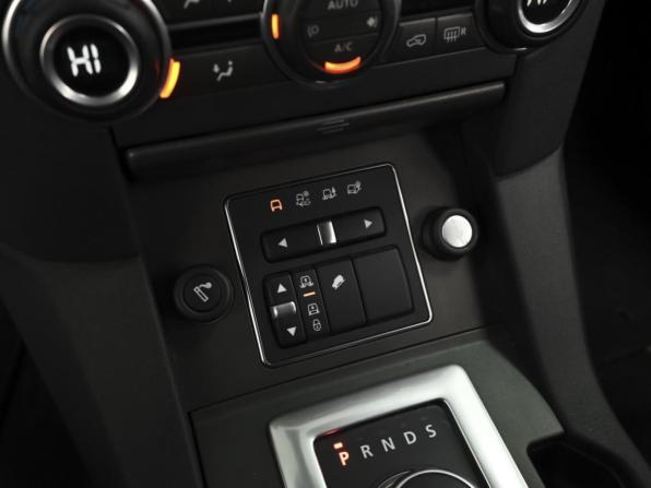 Land Rover Discovery IV Рестайлинг с пробегом 2015 года, цена 2 495 000 рублей, 147503 км, внедорожник, Автокод Объявления