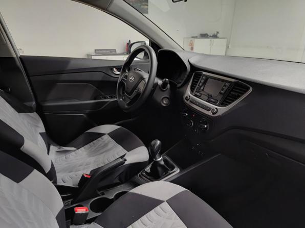 Hyundai Solaris II с пробегом 2018 года, цена 870 000 рублей, 237407 км, седан, Автокод Объявления