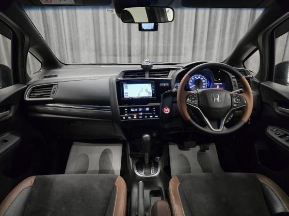Honda Fit III Рестайлинг с пробегом 2019 года, цена 1 100 000 рублей, 127000 км, хэтчбек, Автокод Объявления