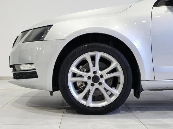 Skoda Octavia III (A7) Рестайлинг с пробегом 2017 года, цена 1 920 000 рублей, 127000 км, лифтбек, Автокод Объявления