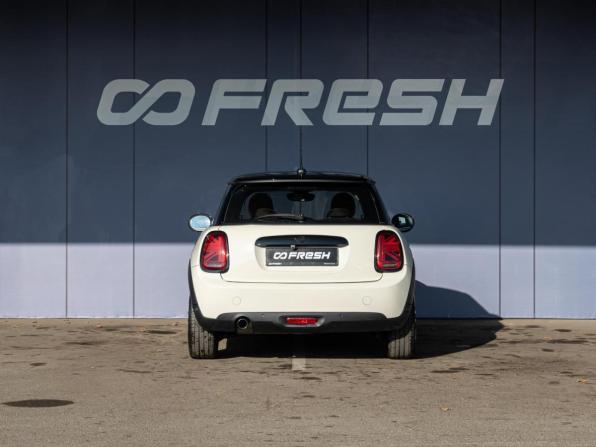 Mini Hatch III (F55/F56) Рестайлинг с пробегом 2020 года, цена 2 330 000 рублей, 62276 км, хэтчбек, Автокод Объявления