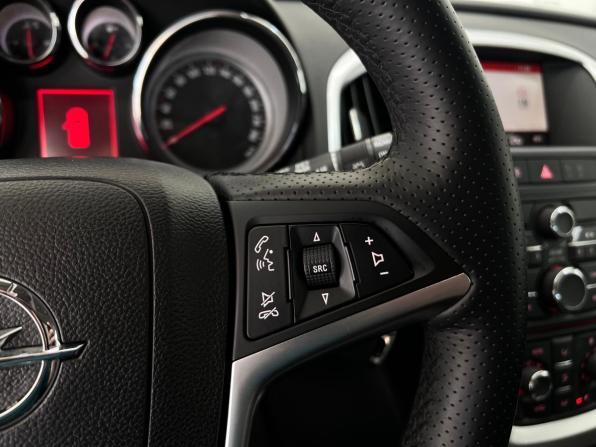 Opel Astra J Рестайлинг с пробегом 2014 года, цена 900 000 рублей, 151300 км, хэтчбек, Автокод Объявления