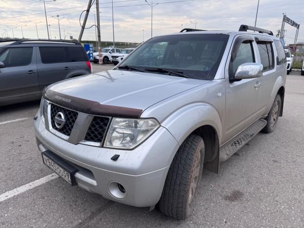 Nissan Pathfinder III