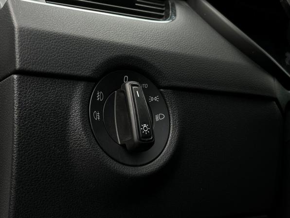 Skoda Octavia III (A7) Рестайлинг с пробегом 2018 года, цена 998 600 рублей, 324119 км, лифтбек, Автокод Объявления