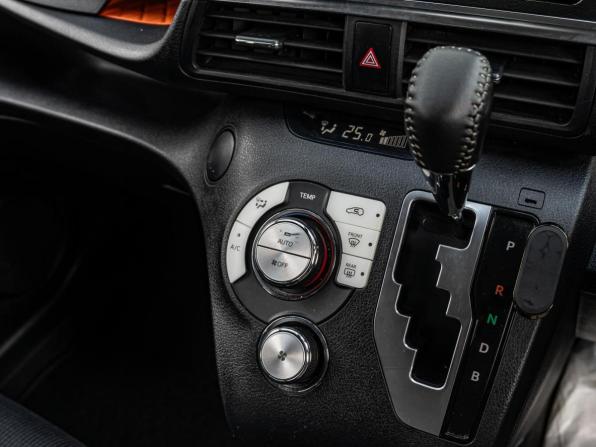 Toyota Sienta II с пробегом 2017 года, цена 1 800 000 рублей, 142686 км, компактвэн, Автокод Объявления