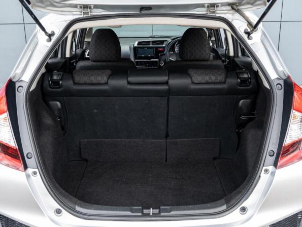 Honda Fit III с пробегом 2015 года, цена 940 000 рублей, 130675 км, хэтчбек, Автокод Объявления