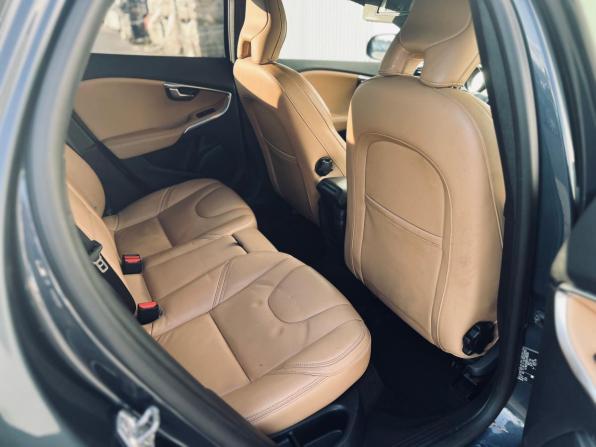 Volvo V40 Cross Country I Рестайлинг с пробегом 2019 года, цена 1 350 000 рублей, 244000 км, хэтчбек, Автокод Объявления