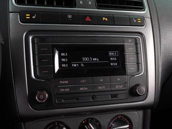 Volkswagen Polo V Рестайлинг с пробегом 2019 года, цена 1 325 000 рублей, 129716 км, седан, Автокод Объявления