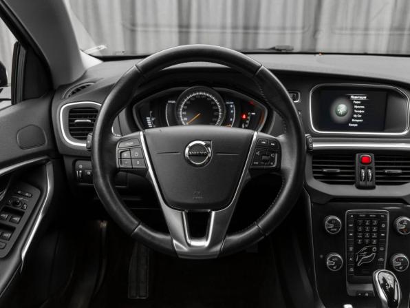 Volvo V40 Cross Country I Рестайлинг с пробегом 2017 года, цена 1 830 000 рублей, 115318 км, хэтчбек, Автокод Объявления