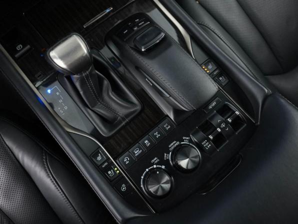 Lexus LX III Рестайлинг 2 с пробегом 2020 года, цена 8 199 077 рублей, 146162 км, внедорожник, Автокод Объявления