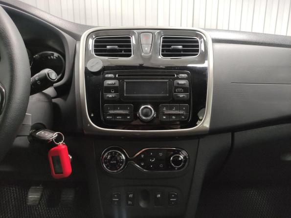 Renault Sandero II с пробегом 2016 года, цена 950 000 рублей, 110053 км, хэтчбек, Автокод Объявления