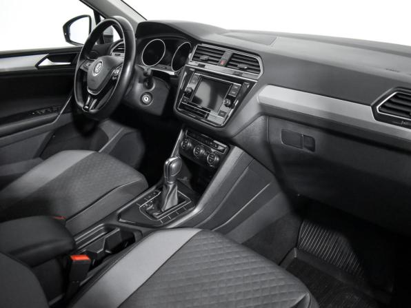 Volkswagen Tiguan II с пробегом 2018 года, цена 1 870 000 рублей, 90000 км, внедорожник, Автокод Объявления