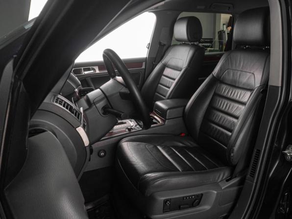 Volkswagen Touareg I Рестайлинг с пробегом 2009 года, цена 1 249 000 рублей, 229389 км, внедорожник, Автокод Объявления