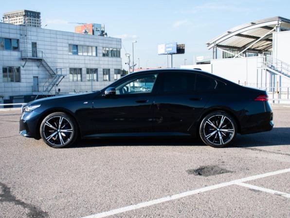 BMW 5 серии VIII (G60/G61/G68) с пробегом 2024 года, цена 7 650 000 рублей, 21184 км, седан, Автокод Объявления