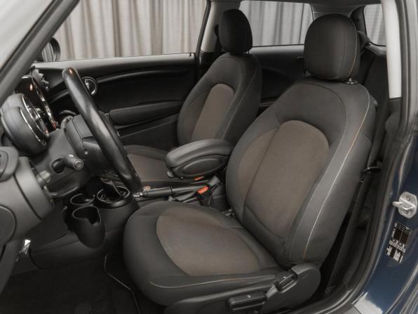 Mini Hatch III (F55/F56) с пробегом 2018 года, цена 1 420 000 рублей, 153302 км, хэтчбек, Автокод Объявления