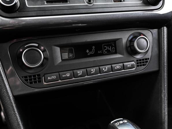 Volkswagen Polo V Рестайлинг с пробегом 2018 года, цена 1 269 000 рублей, 196527 км, седан, Автокод Объявления
