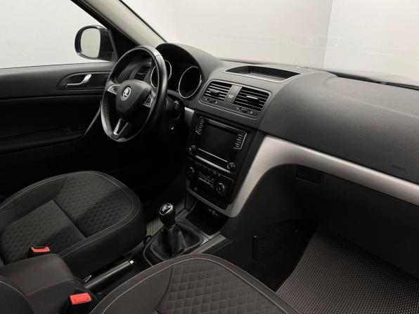 Skoda Yeti I Рестайлинг с пробегом 2017 года, цена 1 030 000 рублей, 156334 км, внедорожник, Автокод Объявления