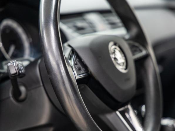 Skoda Octavia III (A7) Рестайлинг с пробегом 2020 года, цена 2 348 000 рублей, 71633 км, лифтбек, Автокод Объявления