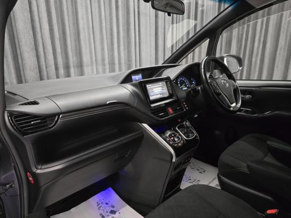 Toyota Esquire I с пробегом 2015 года, цена 1 790 000 рублей, 126284 км, минивэн, Автокод Объявления
