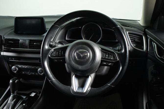 Mazda Axela III Рестайлинг с пробегом 2018 года, цена 1 649 000 рублей, 56000 км, хэтчбек, Автокод Объявления
