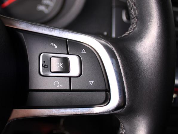 Volkswagen Polo V Рестайлинг с пробегом 2019 года, цена 1 369 000 рублей, 124900 км, седан, Автокод Объявления