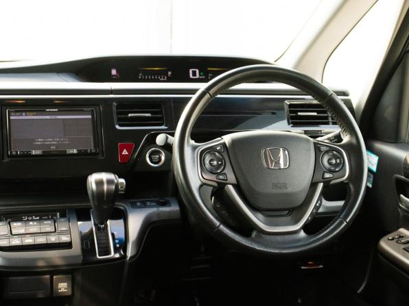 Honda Stepwgn V Рестайлинг с пробегом 2017 года, цена 2 275 000 рублей, 123186 км, минивэн, Автокод Объявления