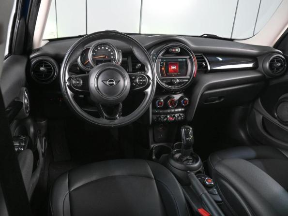 Mini Hatch III (F55/F56) Рестайлинг с пробегом 2020 года, цена 2 299 000 рублей, 61860 км, хэтчбек, Автокод Объявления