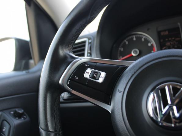 Volkswagen Polo V Рестайлинг с пробегом 2018 года, цена 1 219 000 рублей, 128746 км, седан, Автокод Объявления
