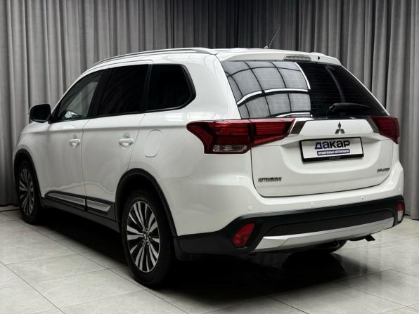 Mitsubishi Outlander III Рестайлинг 2 с пробегом 2016 года, цена 1 699 000 рублей, 185000 км, внедорожник, Автокод Объявления