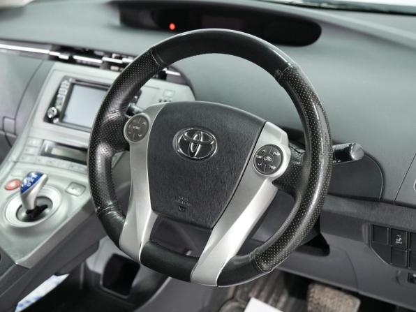 Toyota Prius III Рестайлинг (XW30) с пробегом 2013 года, цена 1 170 000 рублей, 180984 км, лифтбек, Автокод Объявления