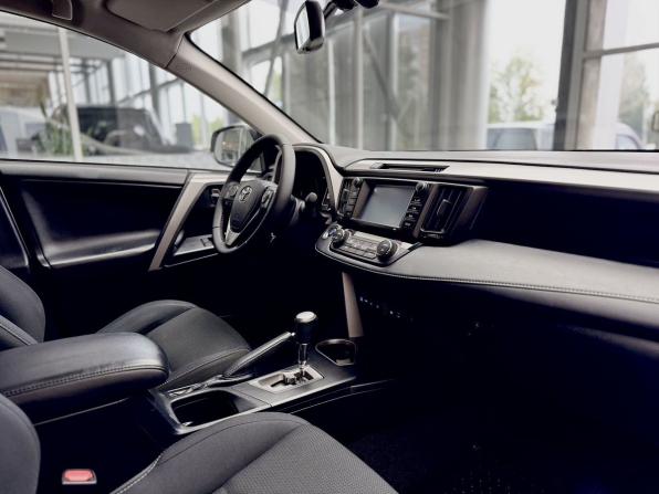 Toyota RAV4 IV (XA40) Рестайлинг с пробегом 2017 года, цена 2 125 000 рублей, 140863 км, внедорожник, Автокод Объявления